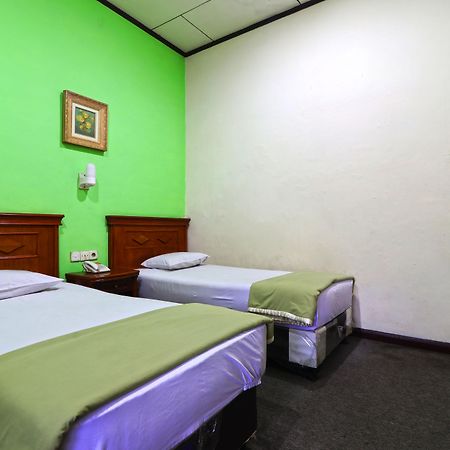 Hotel Sumatera Медан Экстерьер фото