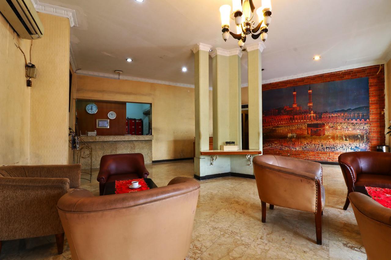 Hotel Sumatera Медан Экстерьер фото