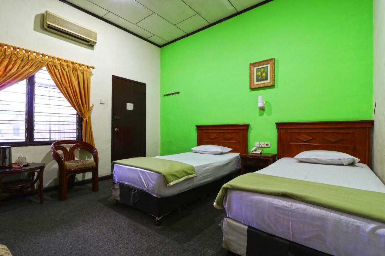 Hotel Sumatera Медан Экстерьер фото