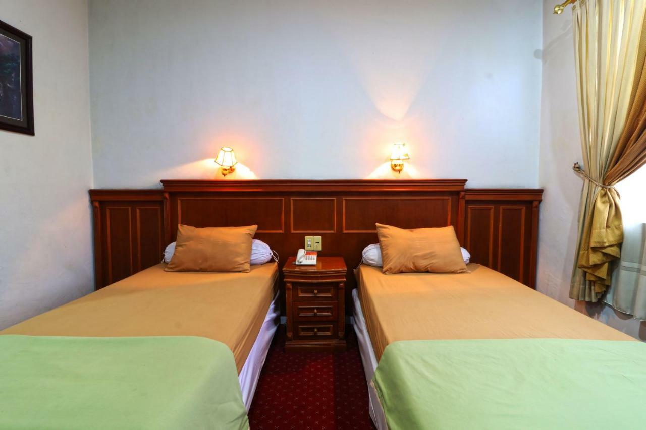 Hotel Sumatera Медан Экстерьер фото