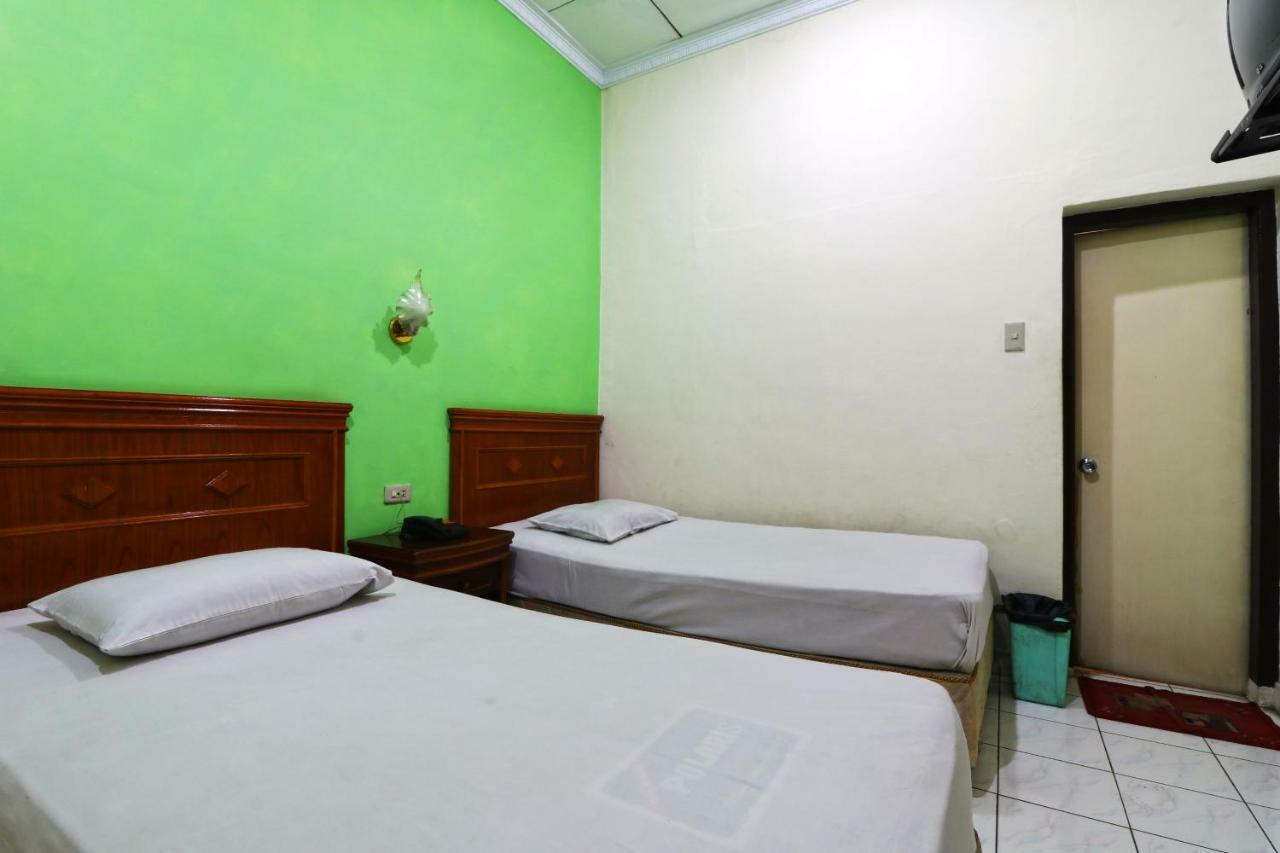 Hotel Sumatera Медан Экстерьер фото